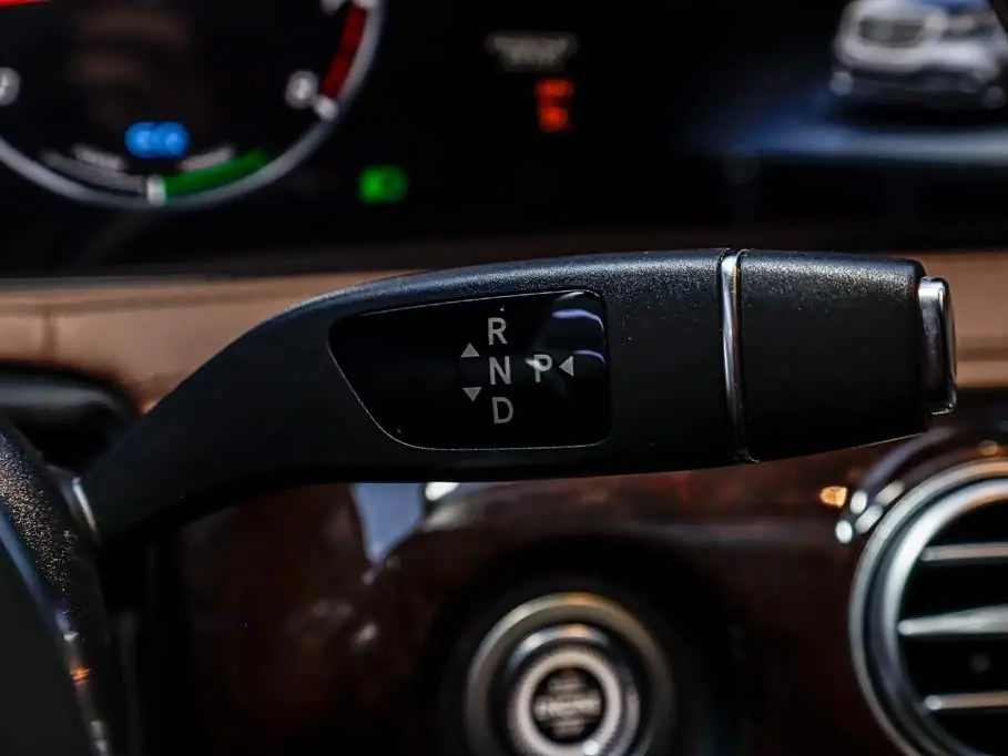 Mercedes-Benz S-Class 2020 — Photo 17/20