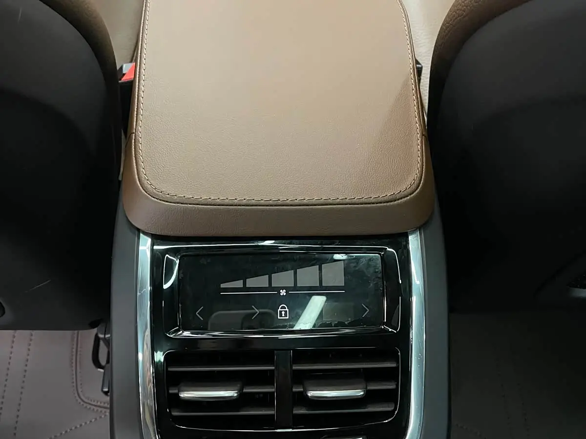 Volvo V90 2025 — Photo 6/19