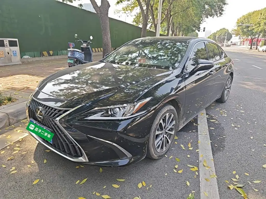 Lexus ES 2023 — Фото 1/20