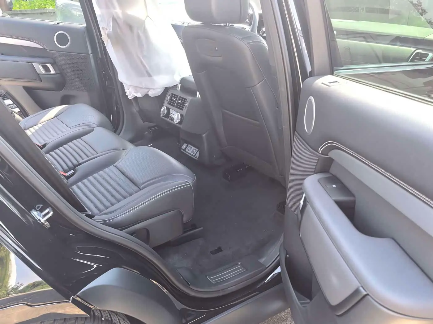 Land Rover Discovery 2026 — Photo 5/5
