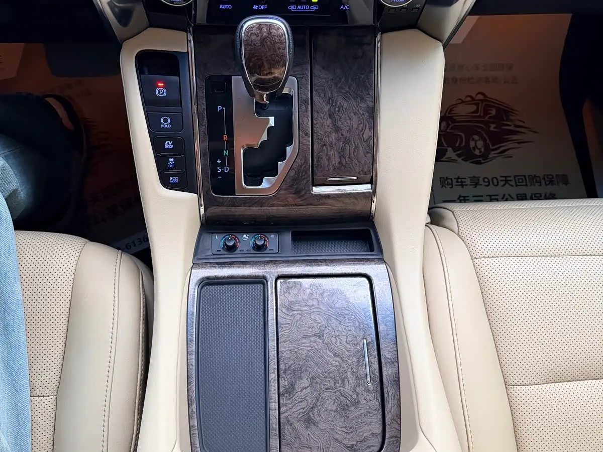Toyota Alphard 2021 — Photo 14/18