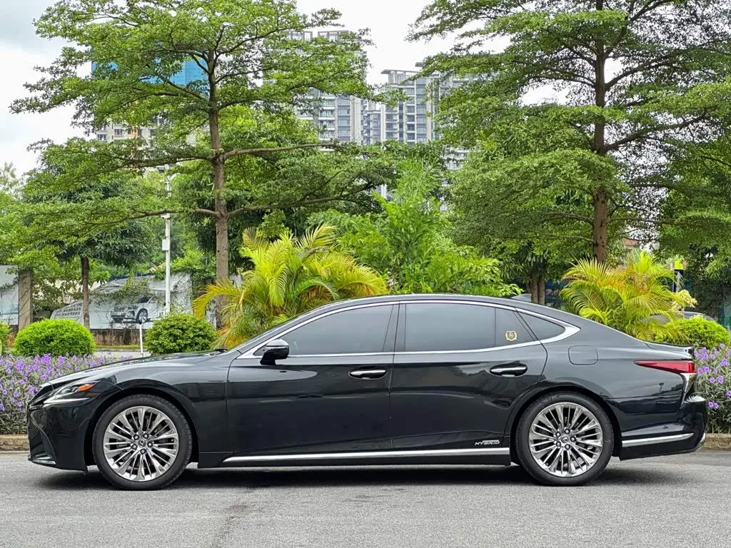 Lexus LS 2020 — Photo 3/19