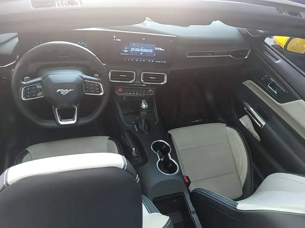 Ford Mustang 2025 — Photo 6/20