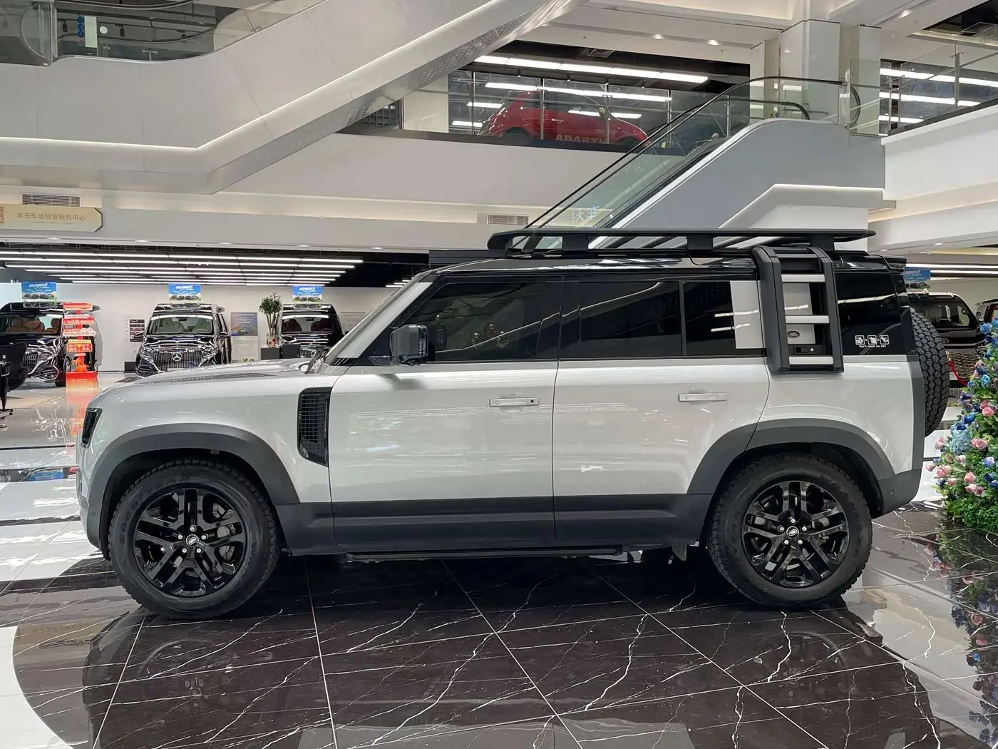 Land Rover Defender 2022 — Photo 7/20