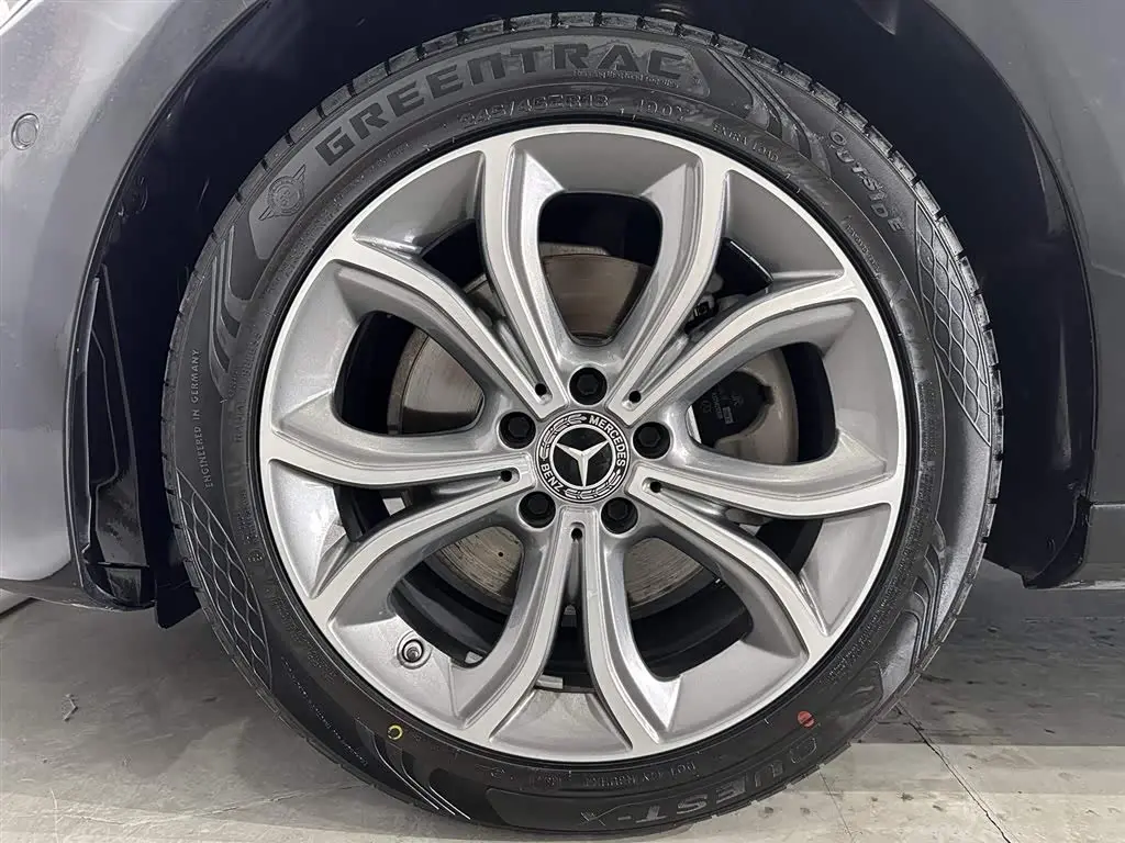 Mercedes-Benz E-Class 2023 — Photo 16/20