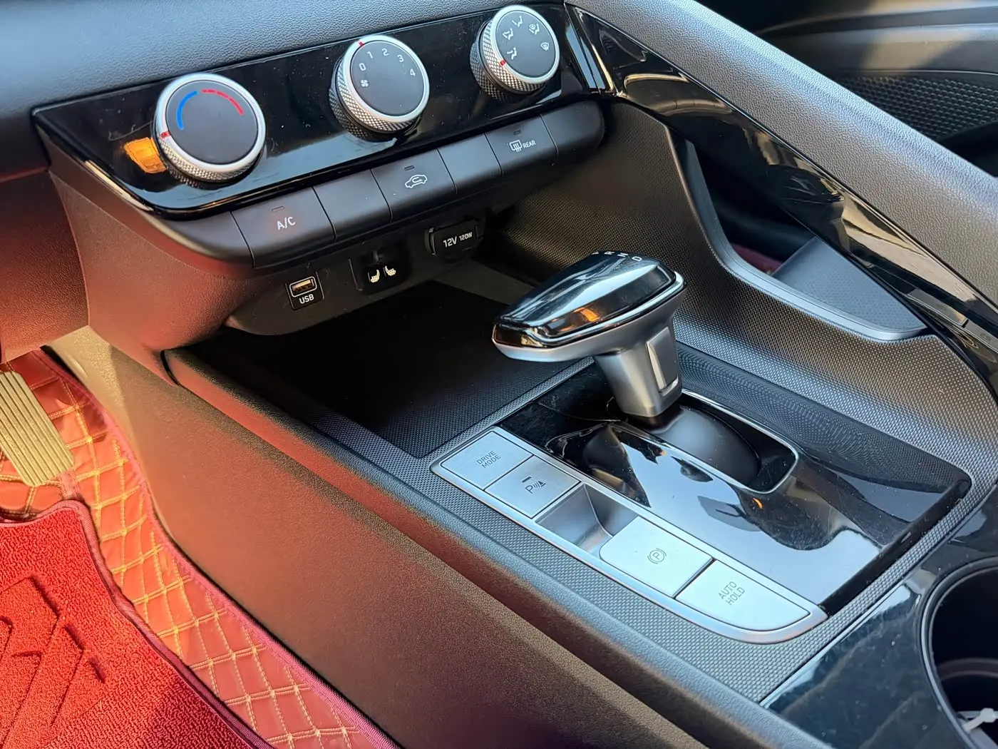 Hyundai Elantra 2023 — Photo 11/20