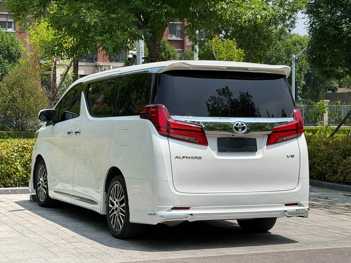 Toyota Alphard 2016 — Photo 4/18