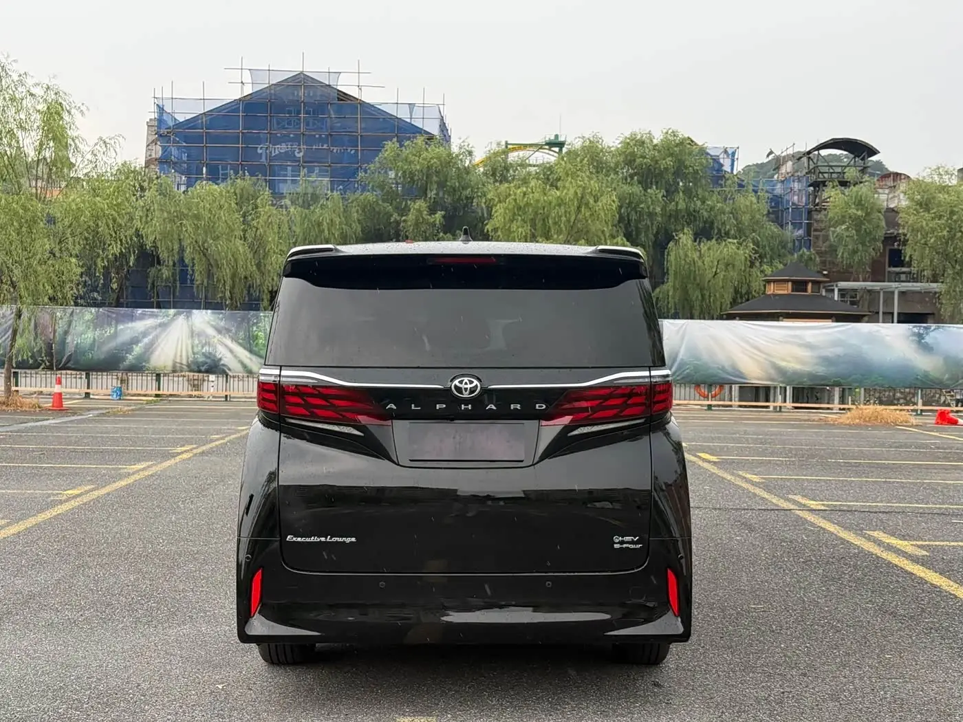 Toyota Vellfire 2023 — Photo 7/18