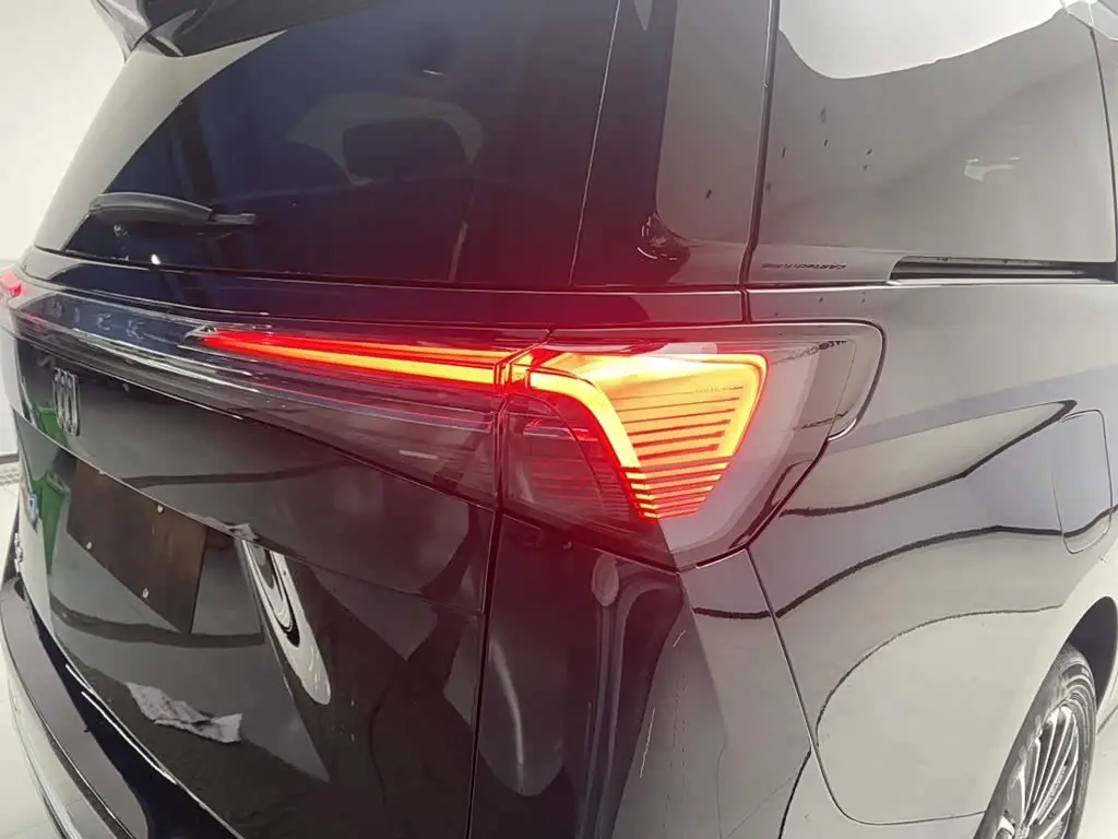 Buick GL8 New Energy 2025 — Photo 10/20