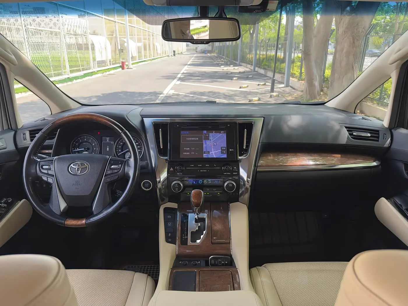 Toyota Alphard 2017 — Фото 18/20