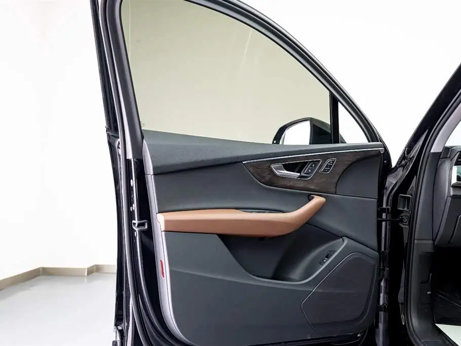 Audi Q7 2020 — Şəkil 10/20