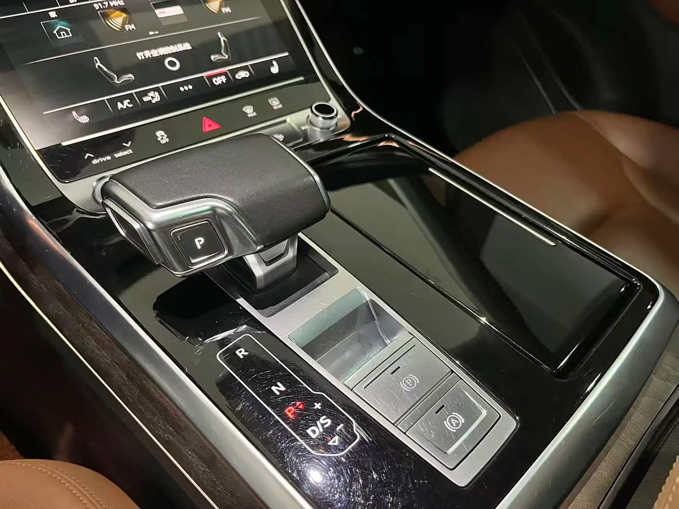 Audi Q7 2020 — Photo 9/20