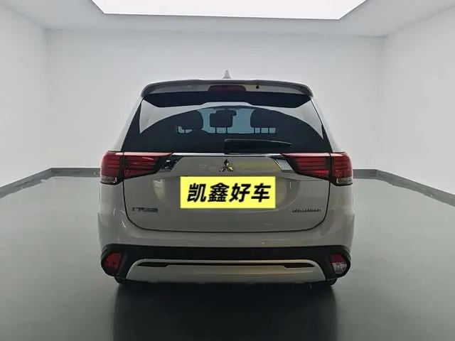 Mitsubishi Outlander 2021 — Фото 5/19