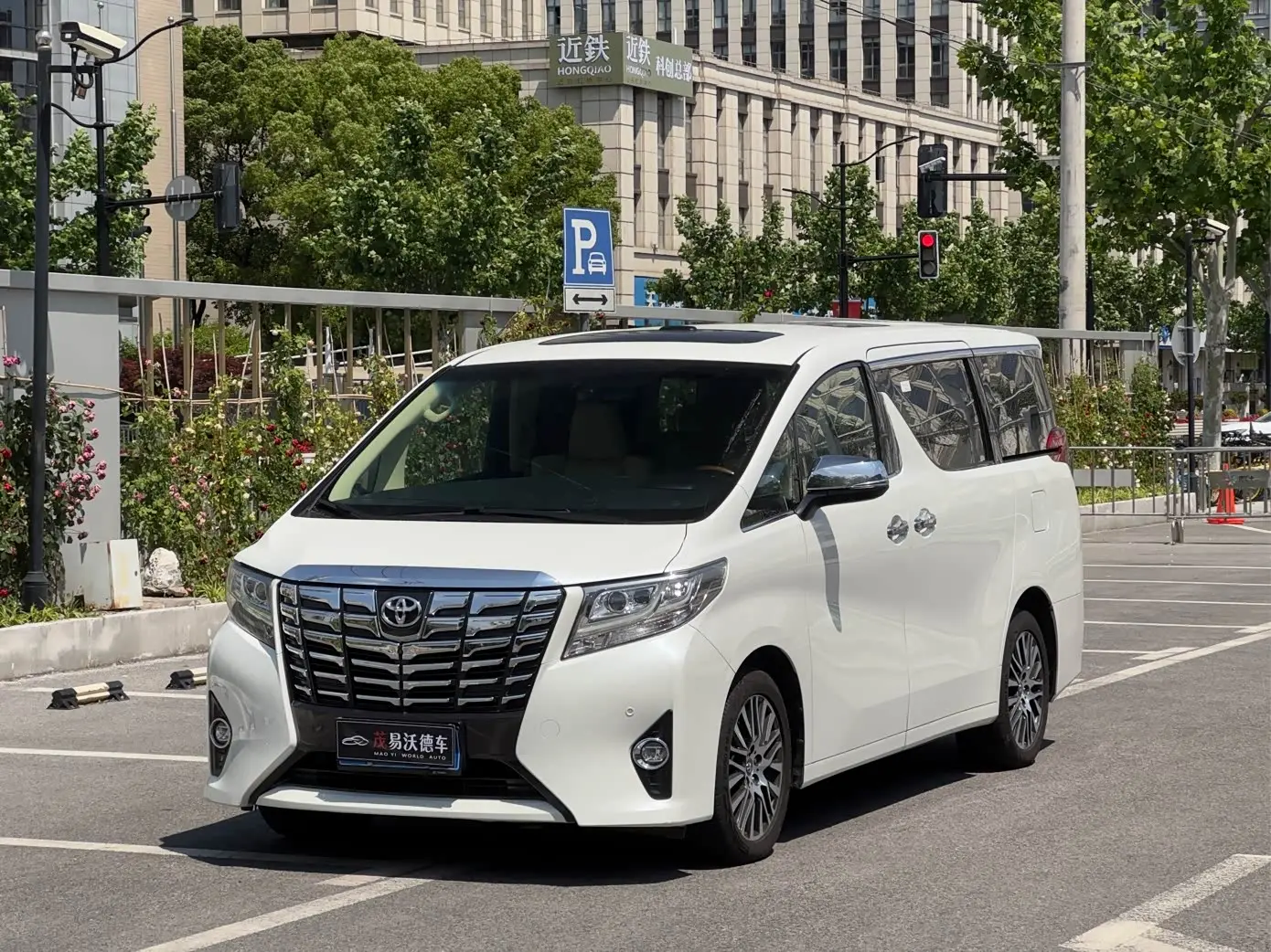Toyota Alphard 2017 — Фото 1/20