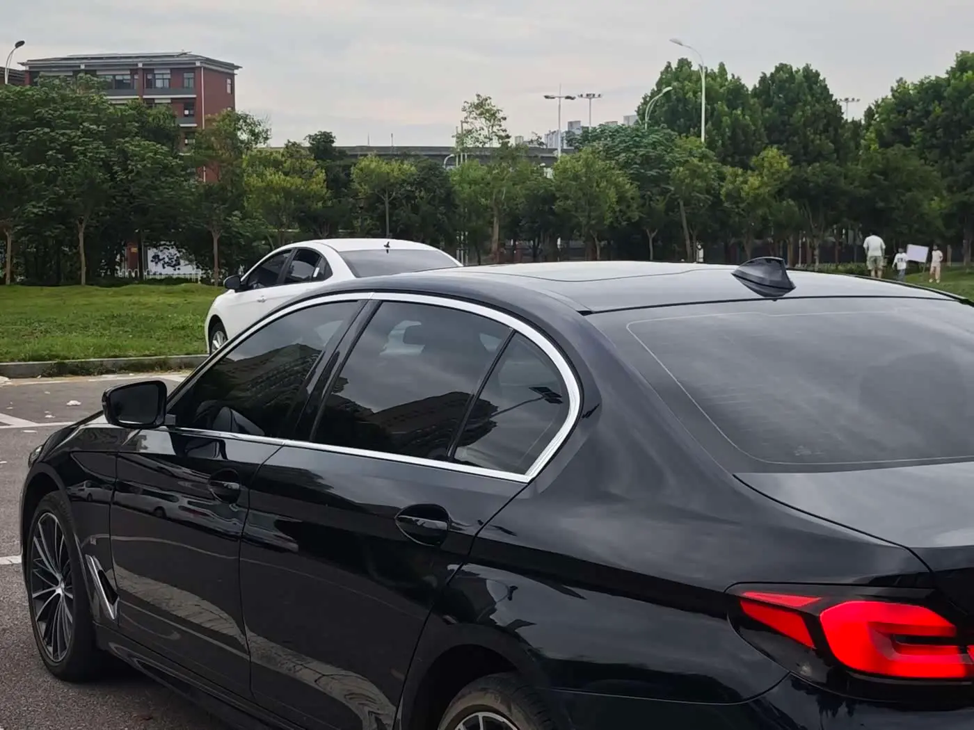 BMW 5 Series 2023 — Photo 14/17