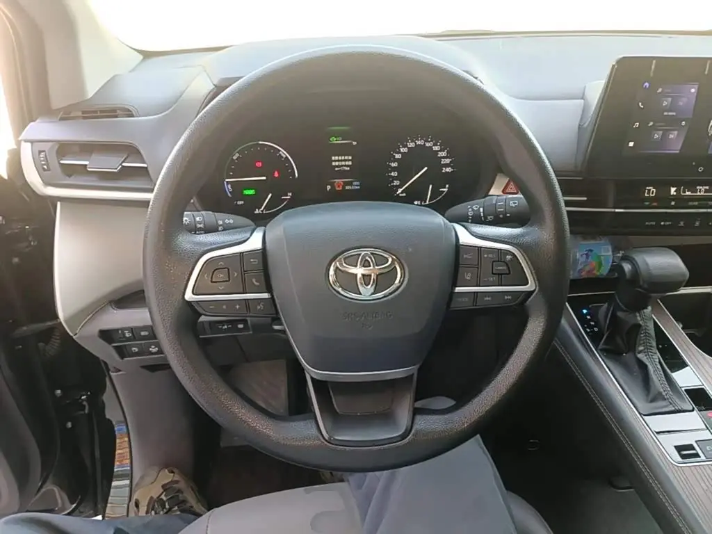 Toyota Granvia 2025 — Photo 11/20
