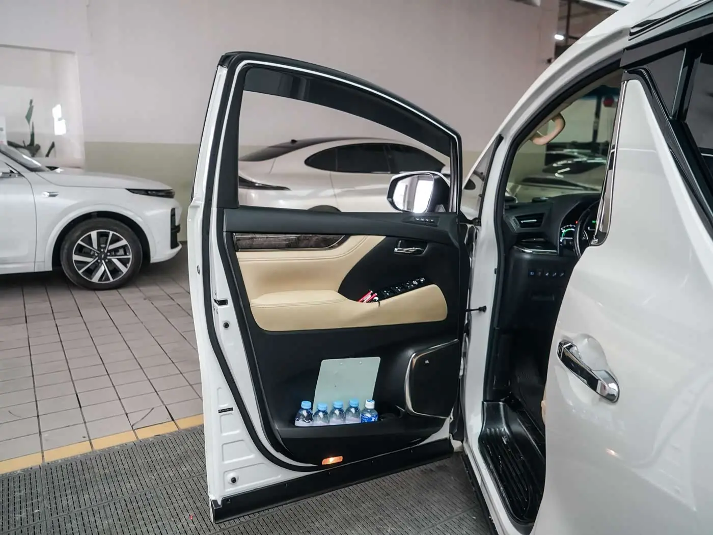 Toyota Vellfire 2021 — Фото 13/16