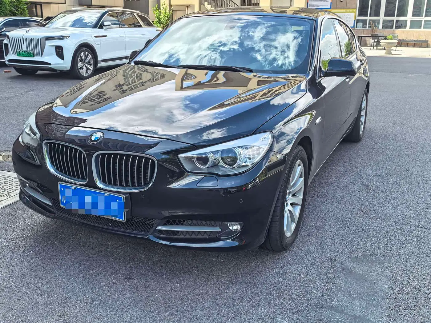 BMW 5 Series GT 2012 — Photo 1/9