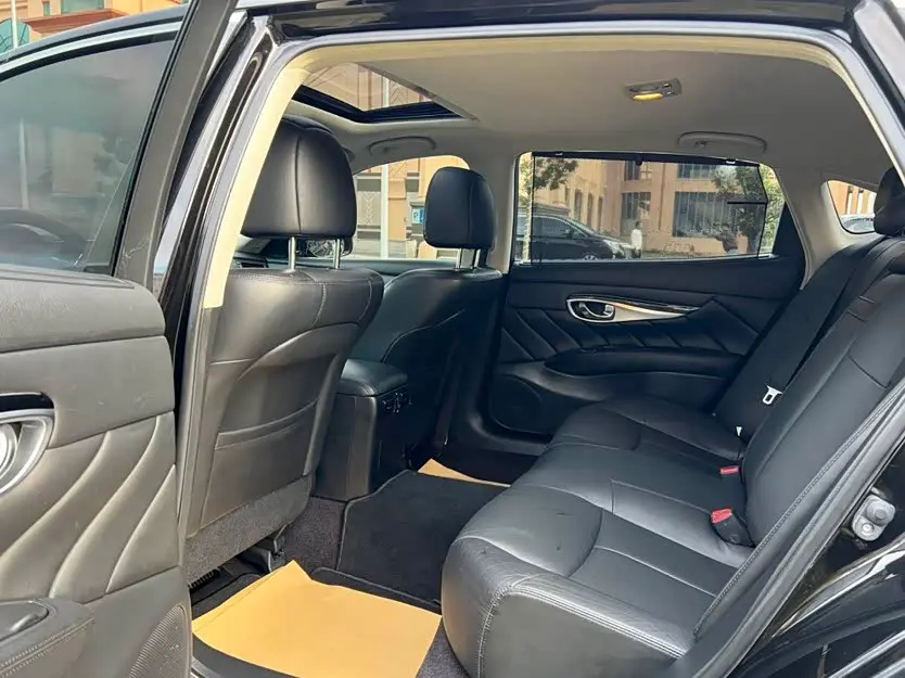 Infiniti Q70 2018 — Photo 11/18