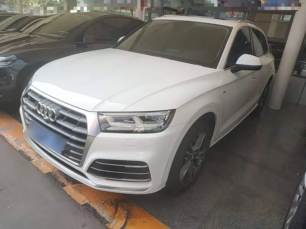 Audi Q5L 2020 — Фото 2/20