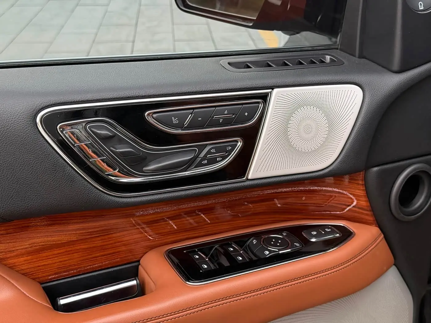 Lincoln Navigator 2019 — Фото 8/20
