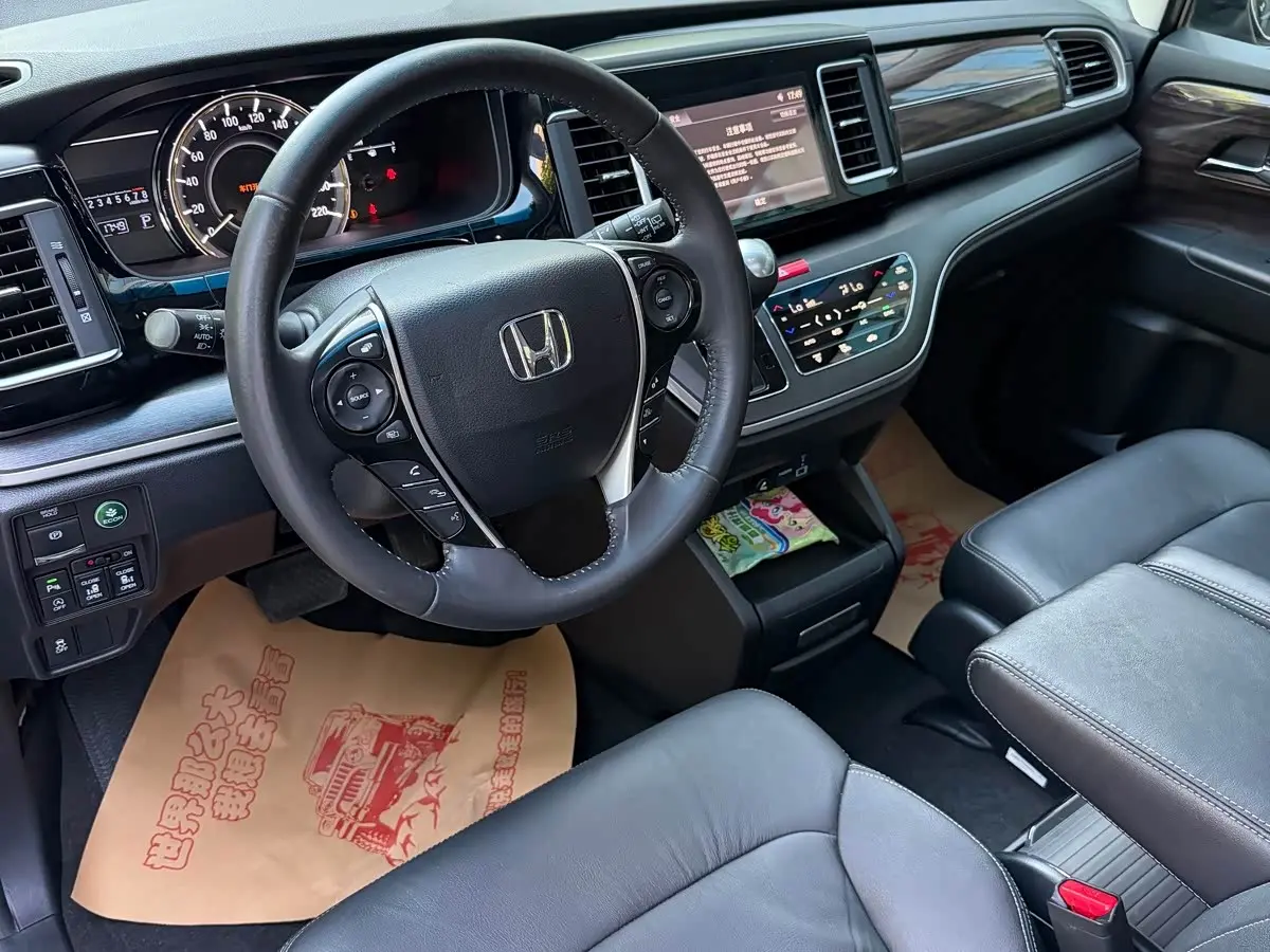 Honda Elysion 2018 — Photo 12/15