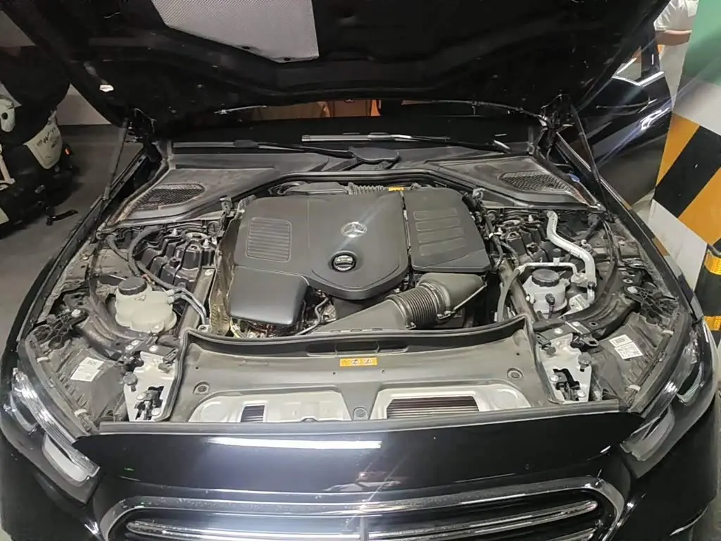 Mercedes-Benz E-Class 2025 — Фото 3/13