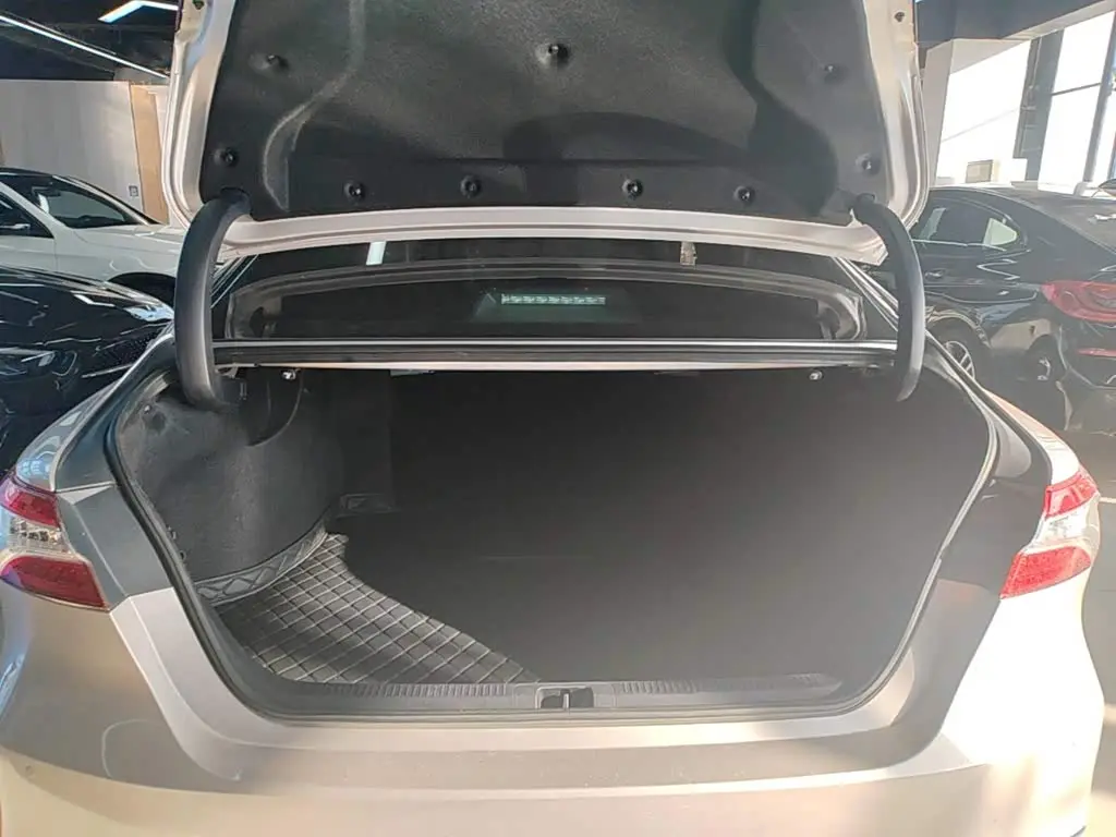 Toyota Camry 2023 — Фото 19/20