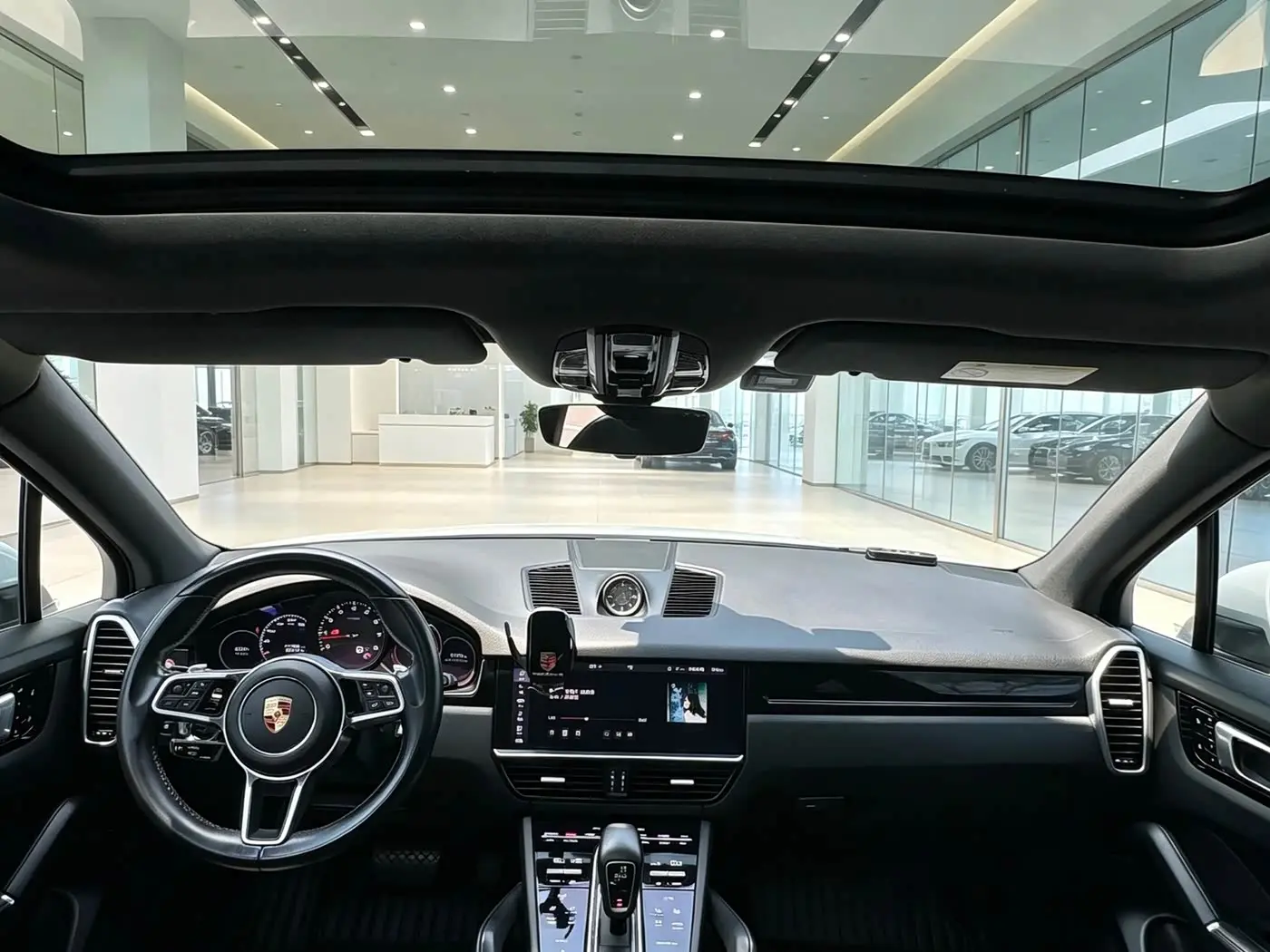 Porsche Cayenne 2018 — Şəkil 9/10