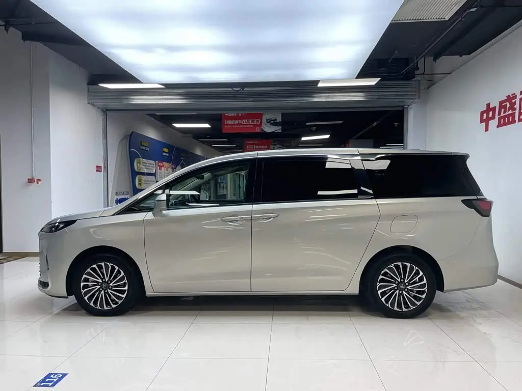 Buick GL8 New Energy 2025 — Photo 4/20