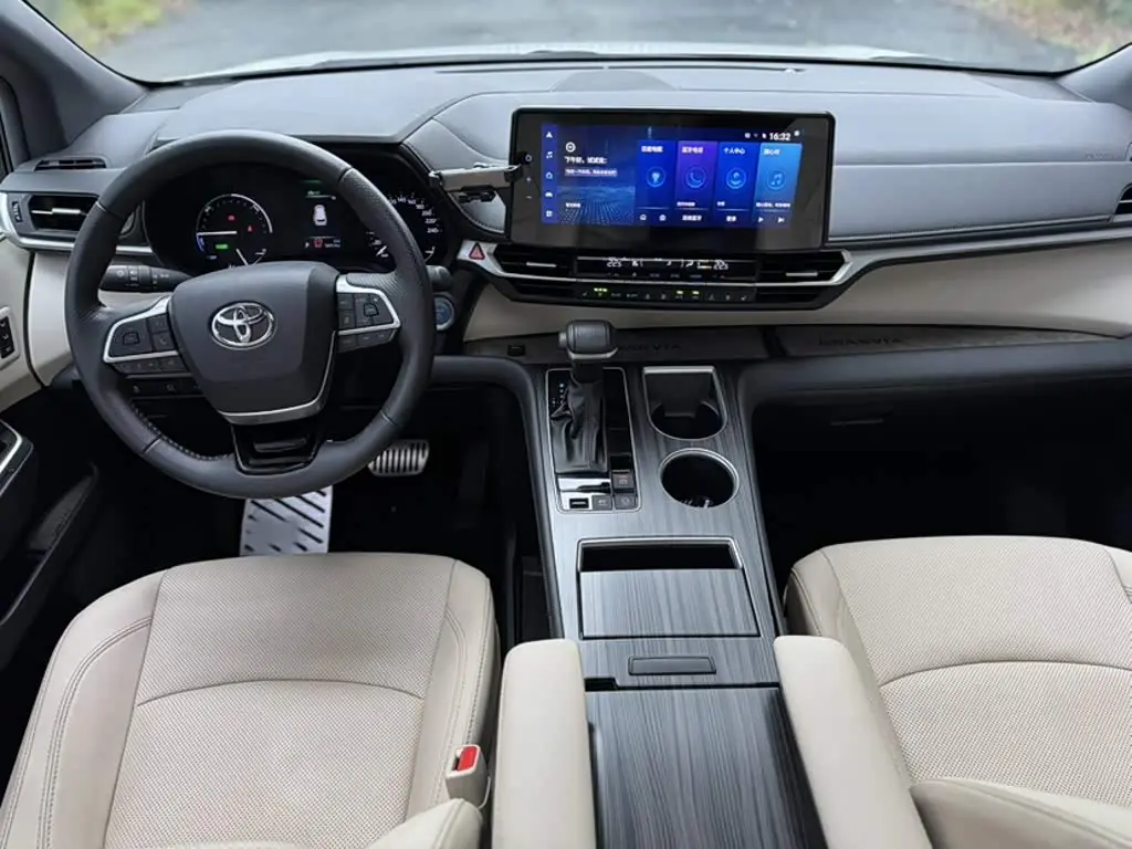 Toyota Granvia 2023 — Photo 12/20