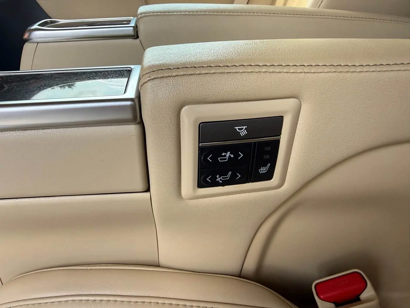Toyota Alphard 2021 — Photo 13/17