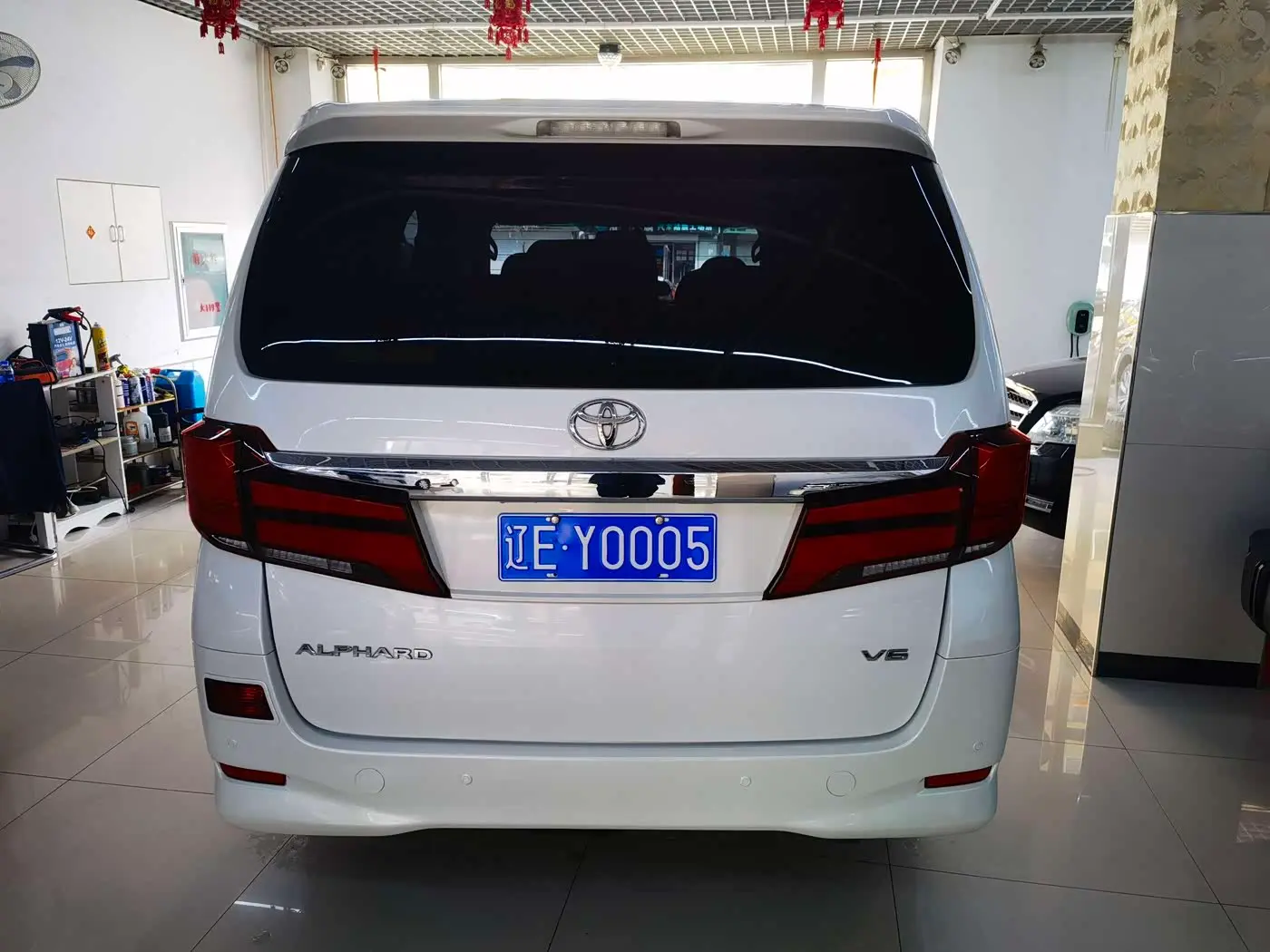Toyota Alphard 2014 — Photo 5/11