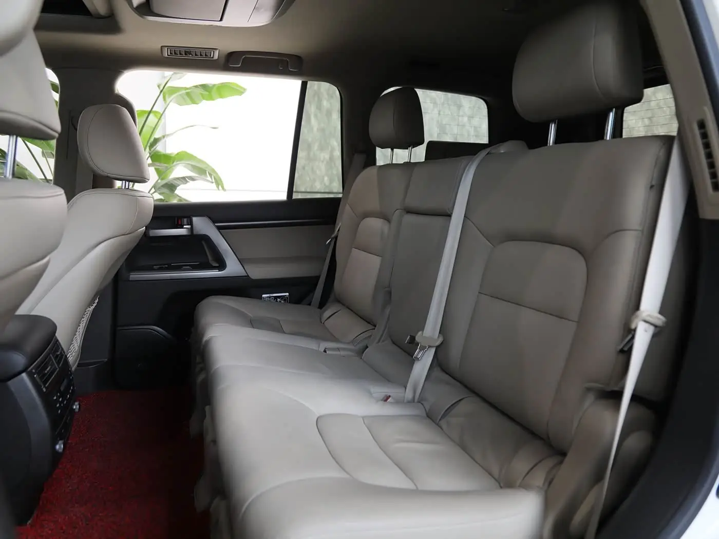 Toyota Land Cruiser 2011 — Photo 14/17