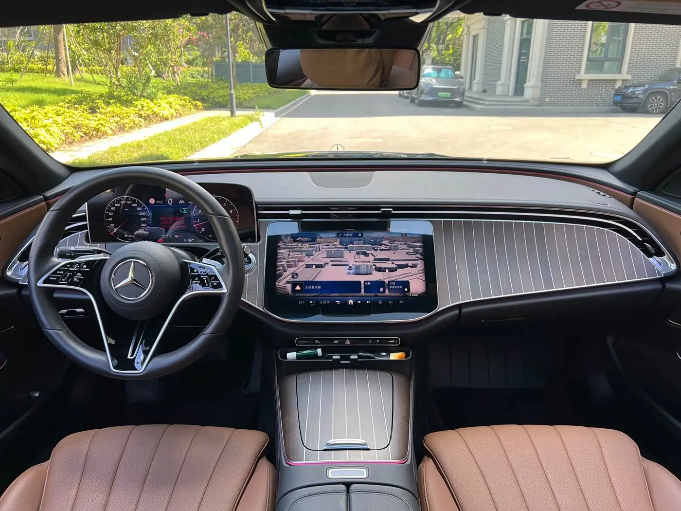 Mercedes-Benz E-Class 2024 — Photo 15/20