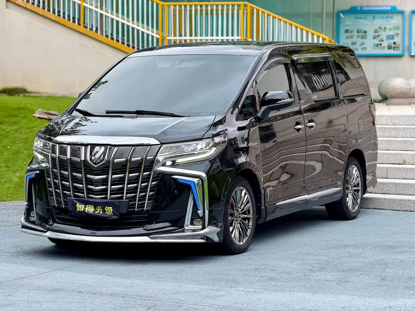 Toyota Alphard, 2012