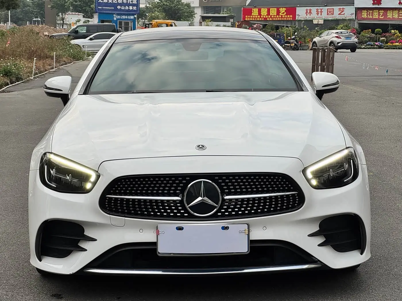 Mercedes-Benz E-Class 2023 — Photo 2/12
