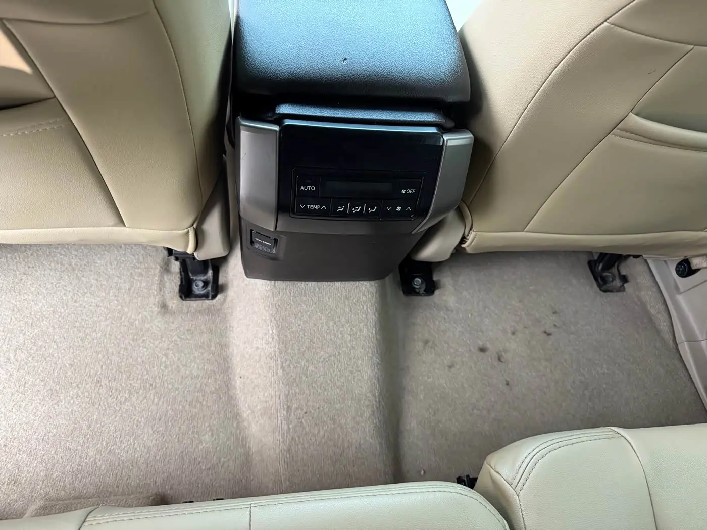 Toyota Prado 2012 — Photo 7/15