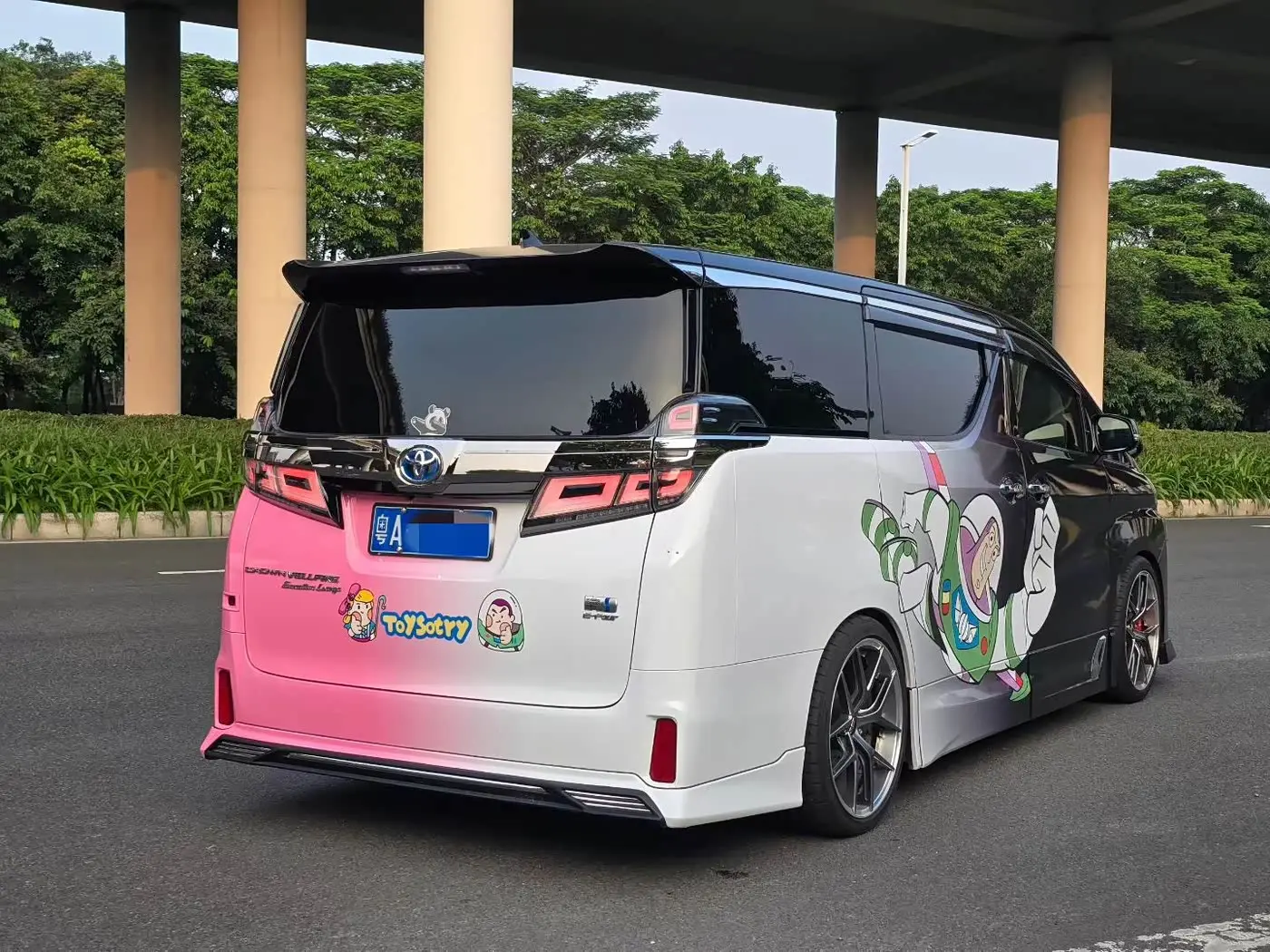 Toyota Vellfire 2022 — Photo 3/9