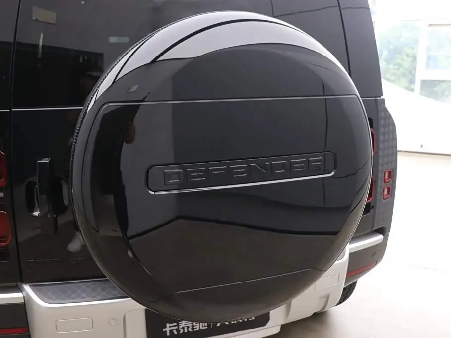 Land Rover Defender 2022 — Photo 14/20