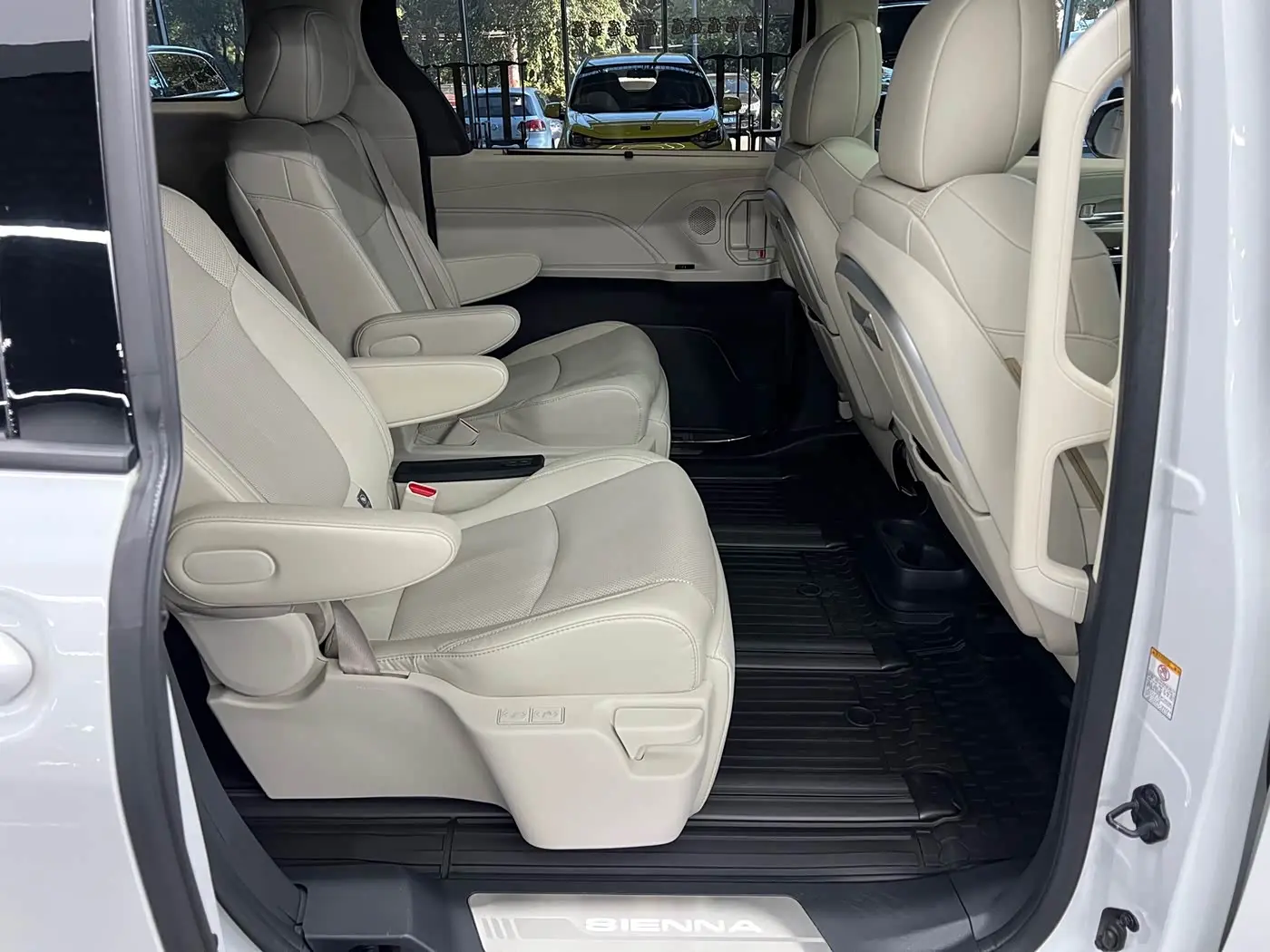 Toyota Sienna 2024 — Şəkil 7/9