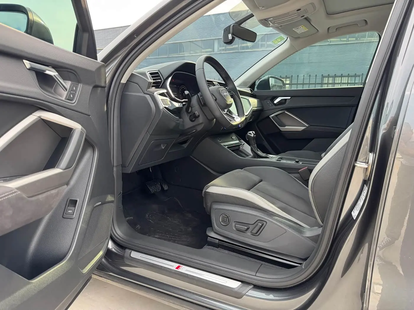 Audi Q3 2022 — Photo 4/17