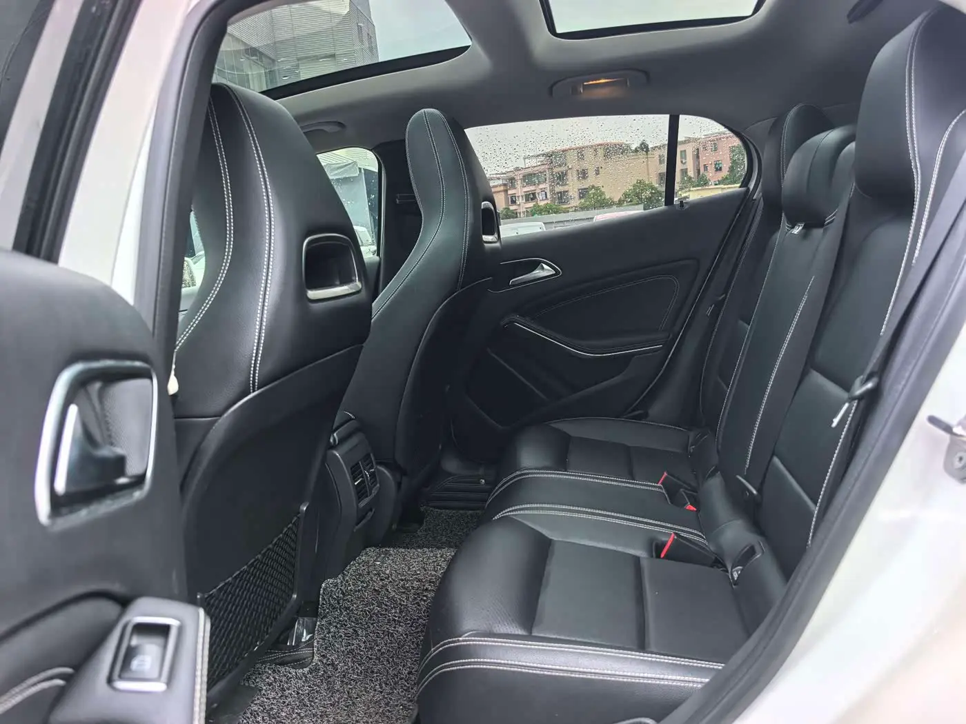 Mercedes-Benz GLA 2019 — Фото 12/20