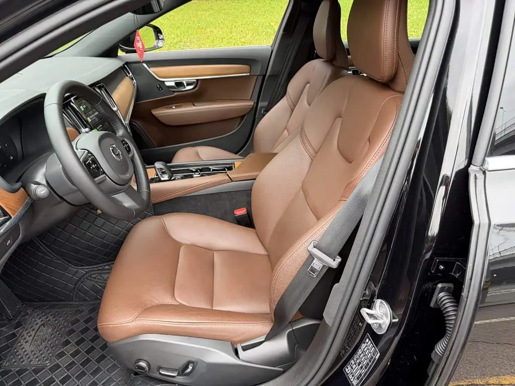 Volvo S90 2024 — Photo 8/14
