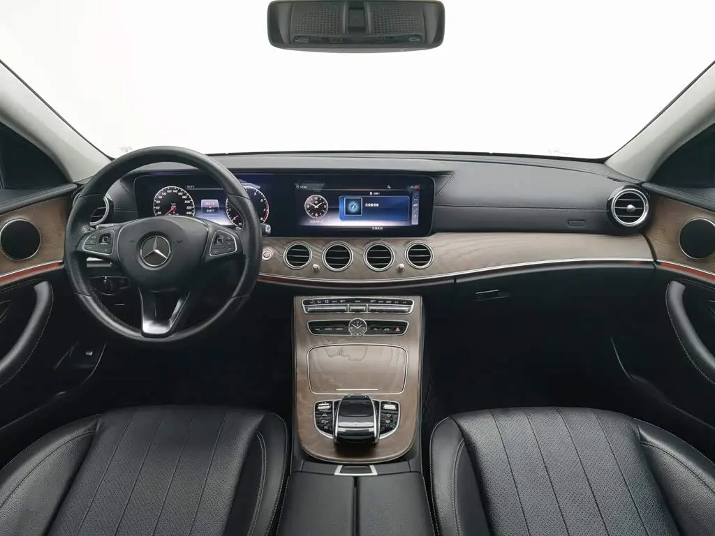 Mercedes-Benz E-Class 2018 — Photo 5/20