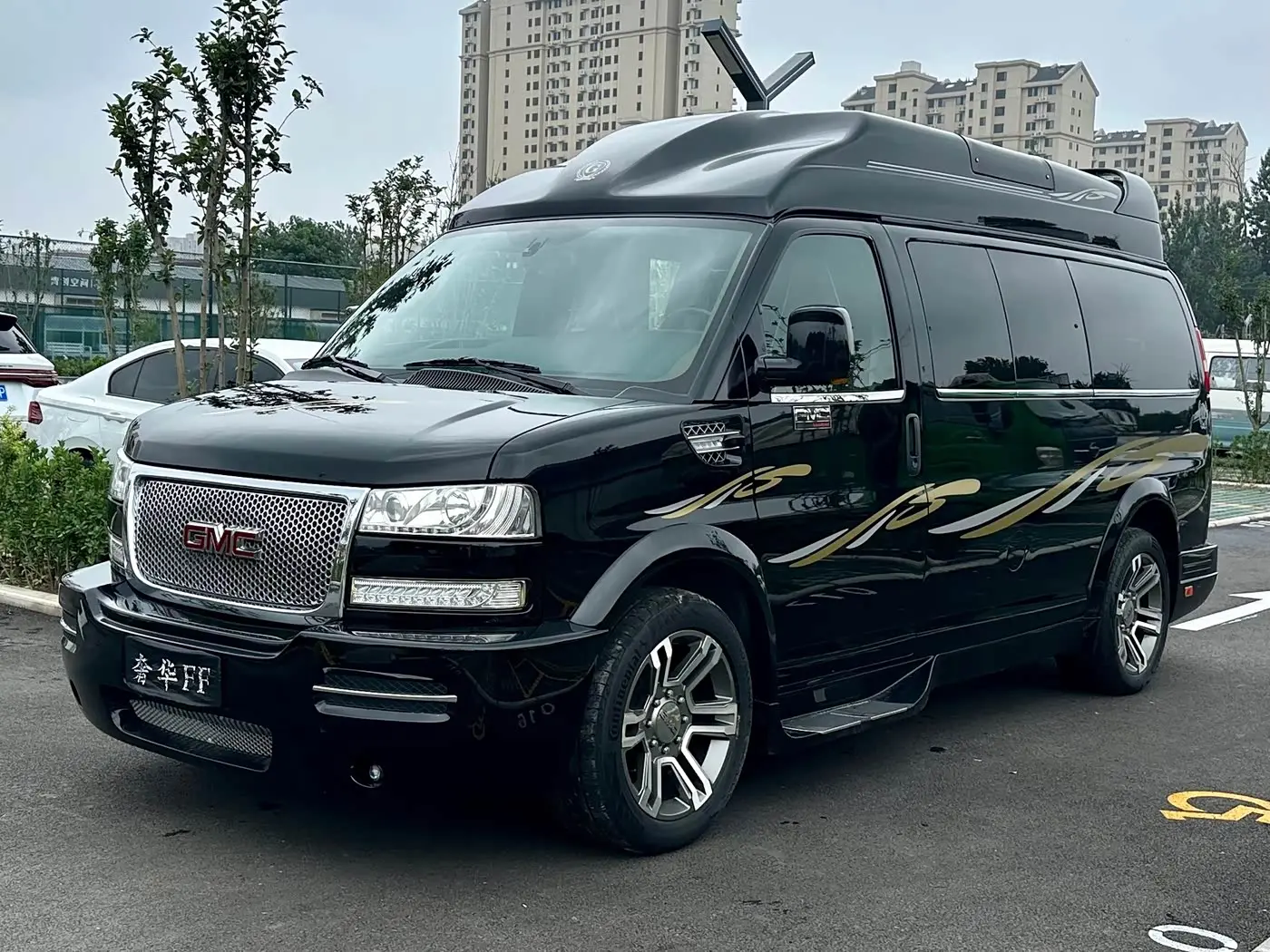 GMC Savana 2018 — Фото 1/18