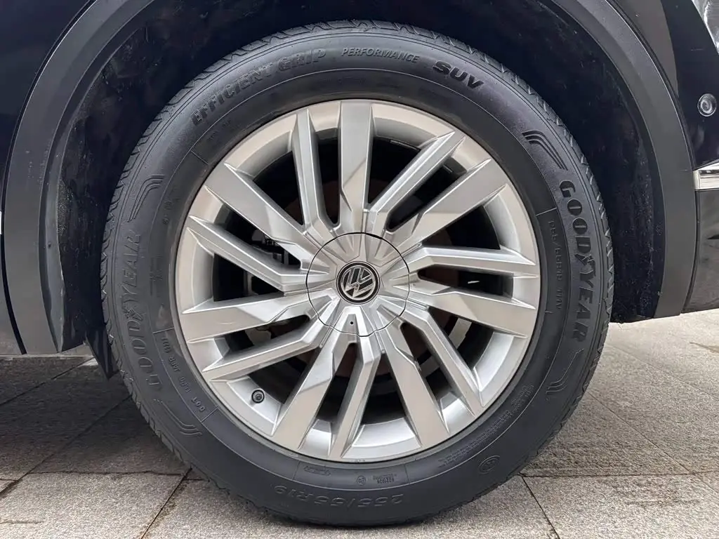 Volkswagen Touareg 2019 — Photo 6/14