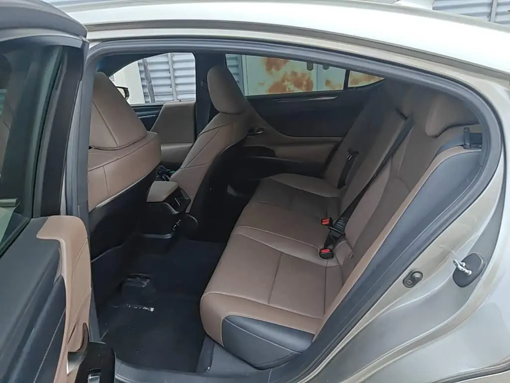 Lexus ES 2022 — Şəkil 17/20