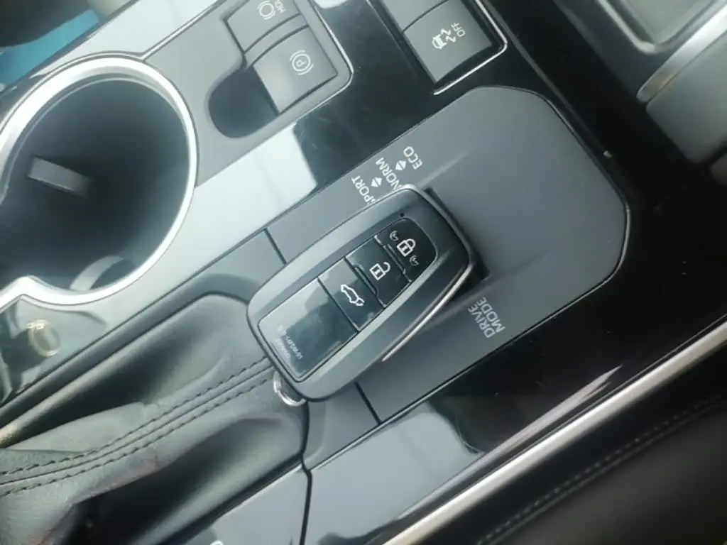 Toyota Highlander 2023 — Photo 9/20