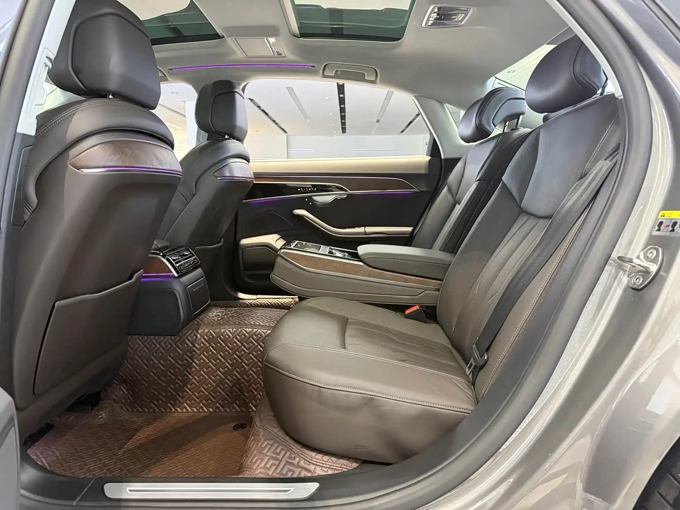 Audi A8 2018 — Photo 12/18